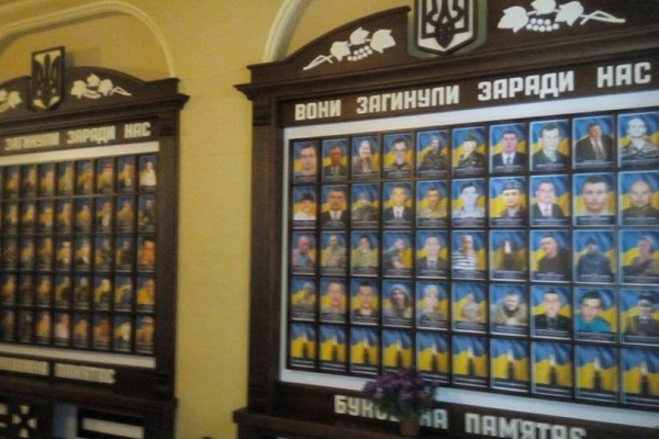 Окремі депутати Чернівецької обласної ради відмовляються здавати гроші на дошку пам'яті загиблих Героїв АТО