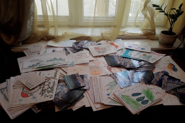 Чернівчани відправляють святкові листівки в зону АТО (Фото)