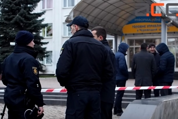 У Головному управлінні фіскальної служби Чернівецької області вибухнула граната (Відео)