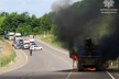 Вантажівка загорілася під час руху: увесь транспорт на трасі у напрямку Порубного зупинився (ФОТО)