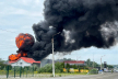 На виїзді з Чернівців масштабна пожежа: рух транспорту перекрито (ВІДЕО)