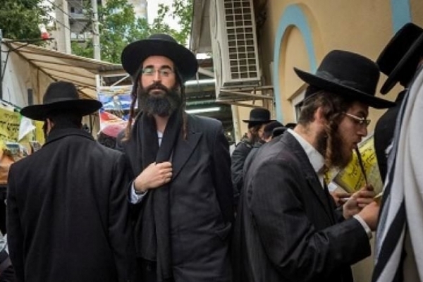 Паломники-хасиди з усього світу відвідають Садгірську синагогу