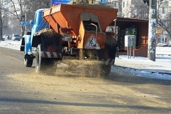 Жителі Буковини не хочуть піску на дорогах 