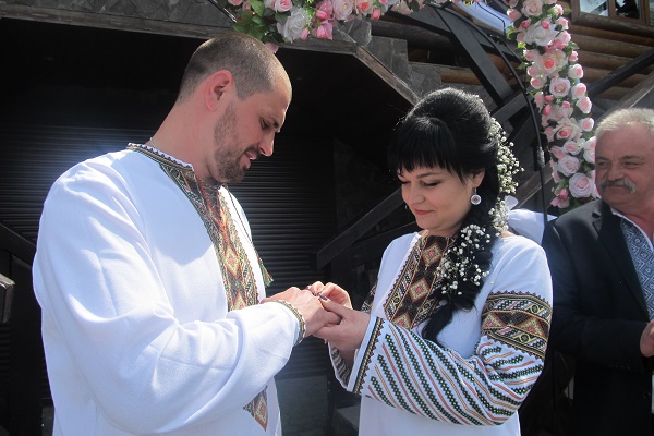 На Буковині зареєстрували тисячний «Шлюб за добу»