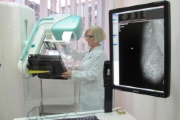Жінки Буковини проходять обстеження на новому цифровому мамографі
