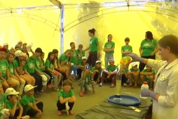 Дітям вручили подарунки на благодійному фестивалі «Буковинська мрія» (Відео)
