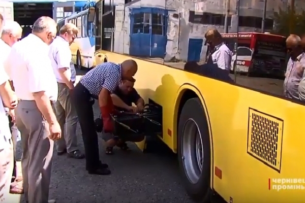 Три нові тролейбуси зламалися на дорогах Буковини (Фото, відео)