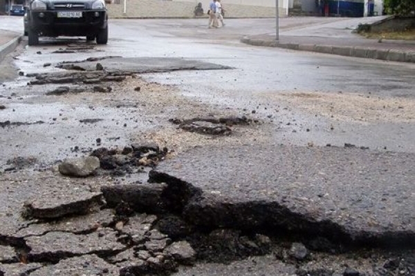 З дорогами на Буковині все погано - область в аутсайдерах за темпами ремонту 