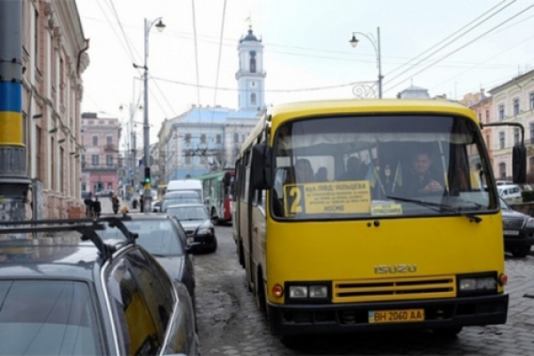 Мерія Чернівців хоче скасувати маршрутку №2 і збільшити кількість тролейбусів до Садгори
