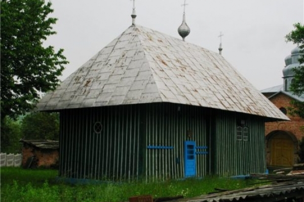 Невідома Буковина: церква без куполів із цінними іконами
