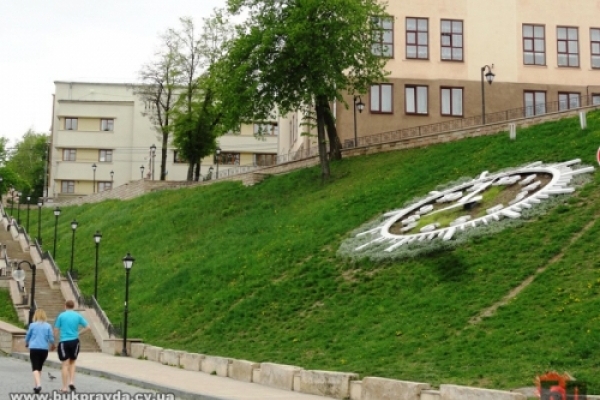 Квітковий годинник у центрі Чернівців відремонтували (Фото)