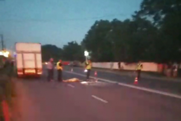 На Буковині мікроавтобус «Мерседес» збив на смерть велосипедиста (Відео)