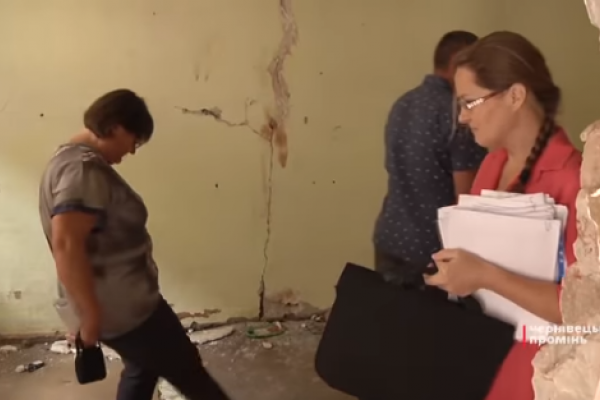 Яблуко розбрату у Чернівцях, або чому активісти проти реконструкції напівзруйнованої будівлі