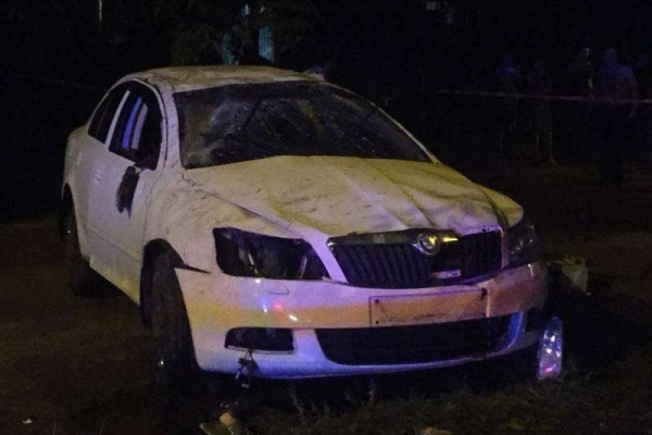 У Чернівцях ДТП: автомобіль «Шкода» протаранив дерево (Фото)