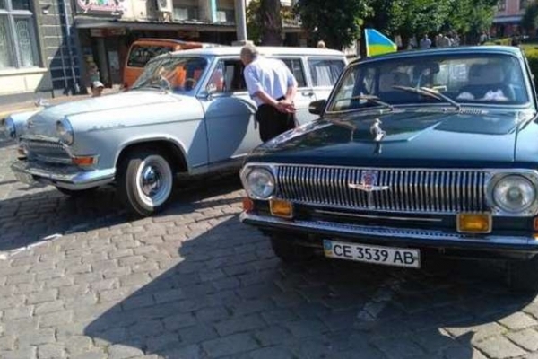 На День Незалежності у Чернівцях проведуть парад та виставку ретро-автомобілів