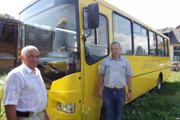 Громада на Буковині придбала за мільйон шкільний автобус