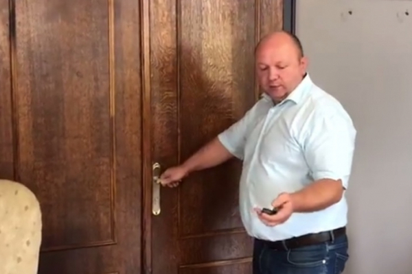 Продан пояснив, чому депутат Білик через вікно проник до кабінету мера Чернівців (Відео)