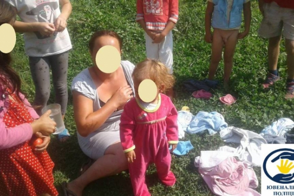 На Буковині мати на тиждень покинула вдома чотирьох маленьких дітей