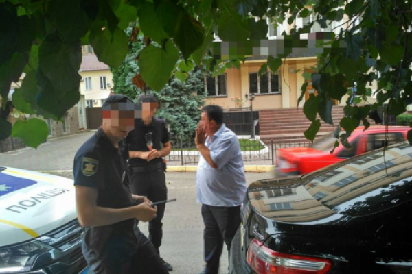 У Чернівцях патрульні тричі оштрафували «народного бургомістра» (Відео)