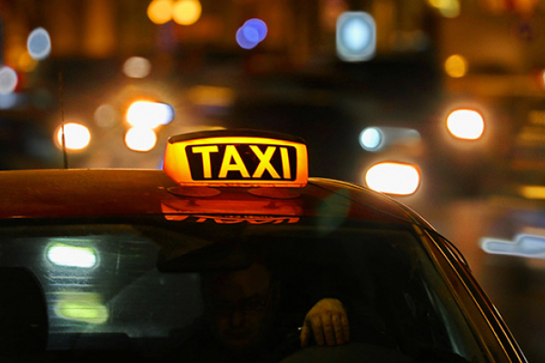 Чернівчани вимагають скасування подвійного тарифу у таксі