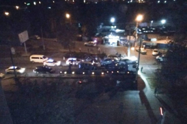 Чернівчани вночі перекрили дорогу і вимагали оприлюднити відео смертельної ДТП на Гравітоні (Відео)