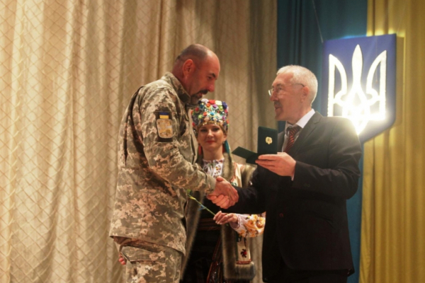 Фищук вручив державні нагороди буковинським військовим та волонтерам