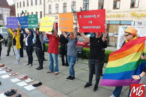 Заборона заходів ЛГБТ у Чернівцях: міськраду закликали скасувати скандальне рішення