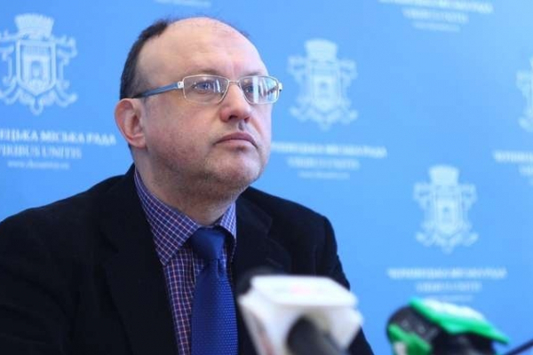 Керівник освіти Чернівців запевнив, що його лікарняний не пов’язаний з політикою