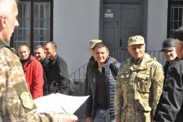 Резервісти з Чернівецької області вирушили на навчальні збори