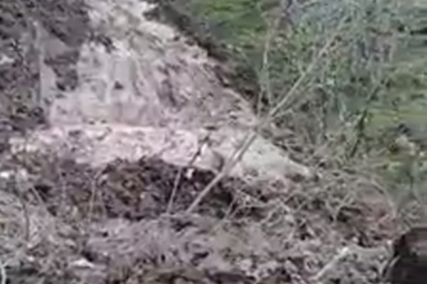 Наслідки негоди на Буковині: у Путильському районі зсув ґрунту (відео)