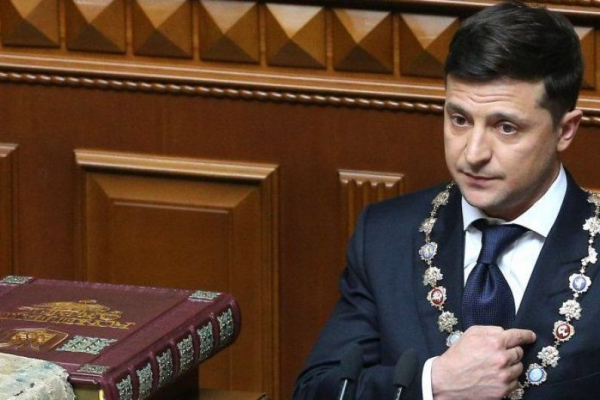 Перші дії Президента: Зеленський розпускає український Парламент
