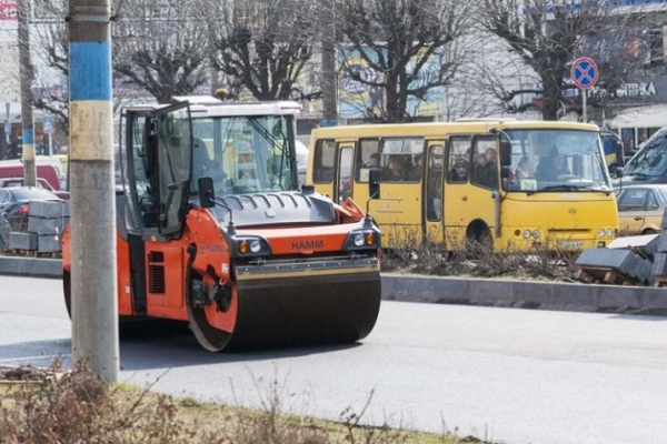 На проспекті у Чернівцях змінили зупинки громадського транспорту