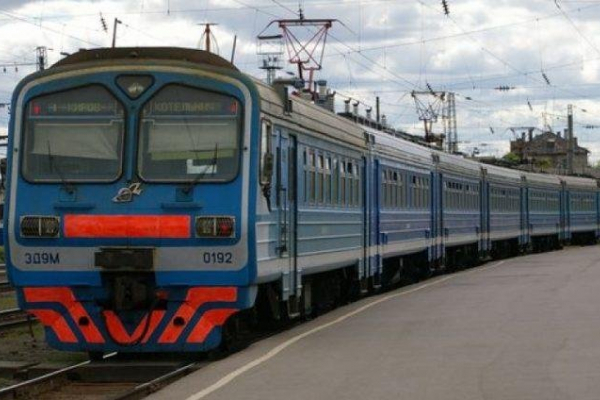 Через поломку дизеля, потяг з Чернівців до Києва затримується