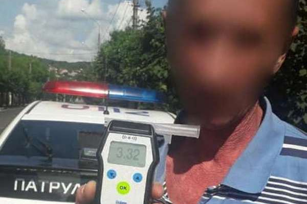 Чернівецькі патрульні затримали водія із 3,32 проміле алкоголю