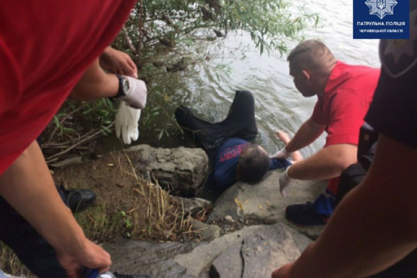 Самогубця, який стрибнув з мосту у Чернівцях, намагався врятувати підліток (фото)