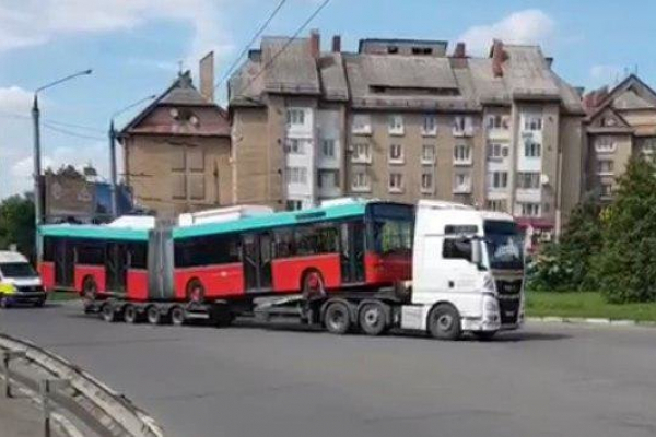 Тролейбуси зі Швейцарії виїхали на тест-драйв. Курсують вулицями Чернівців