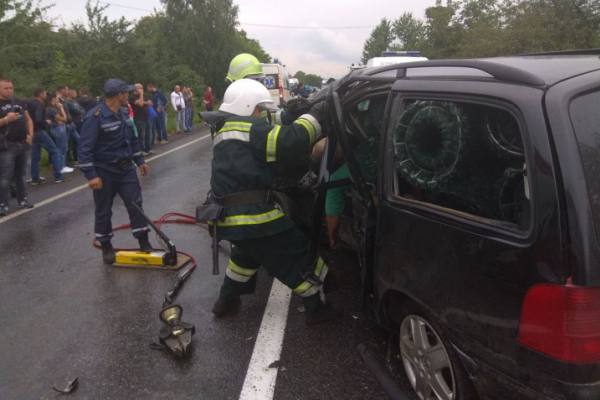 Загиблого водія довелося витягати з авто: стали відомі подробиці трагічної ДТП у Тарашанах