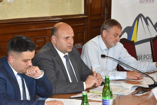 Головною запорукою розвитку Карпатського регіону є розбудова транспортної інфраструктури, - Іван Мунтян