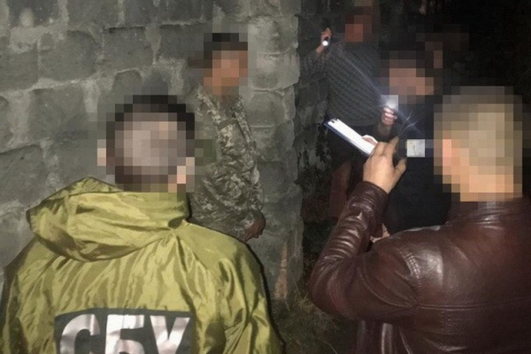 Працівник колонії на Буковині постачав ув'язненим наркотики