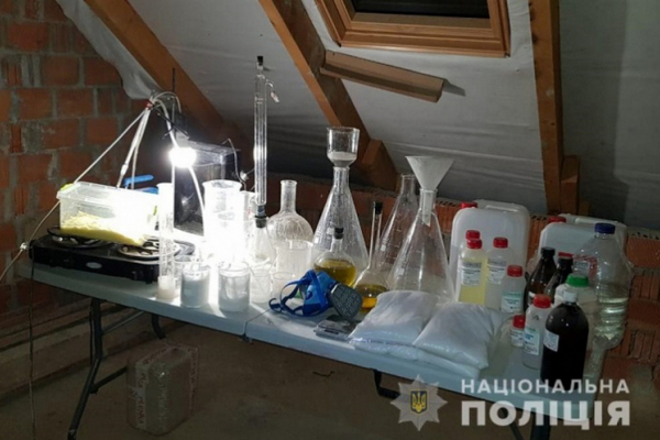 На Буковині затримали наркоторговців, які продавали наркотики через інтернет (відео, фото)