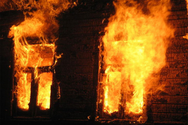 Пожежі на Буковині: внаслідок короткого замикання горів будинок
