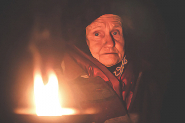 У Чернівцях пенсіонерка ледь не спалила будинок через свічку