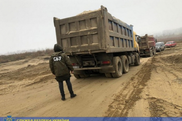 На Буковині припинили незаконний видобуток копалин на річці Прут
