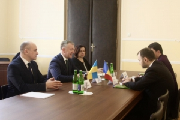 Голова Чернівецької ОДА зустрівся з Надзвичайним і Повноважним Послом Республіки Молдова в Україні 