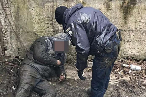 У Чернівцях під мостом на Руській виявили зниклого чоловіка