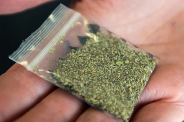 За вихідні буковинська поліція виявила два факти незаконного зберігання наркотиків