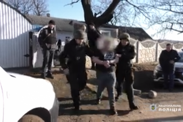 Зарізав дружину та задушив 1,5-річну доньку: жорстоке вбивство на Буковині (відео)