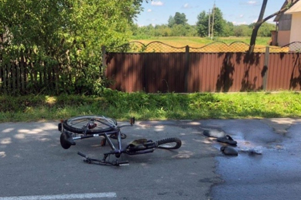 На Буковині водій іномарки збив 47-річного велосипедиста