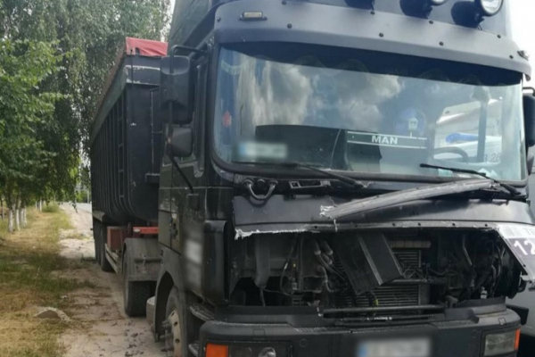Смертельна ДТП на Буковині: вантажівка збила чоловіка