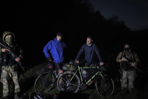 На Буковині бельгійці на велосипедах намагалися «прорватися» через кордон